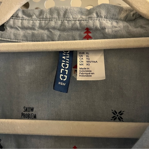 Divided by H&M Christmas Theme Gender Neutral Button Down Shirt Size XL Blue - Picture 4 of 10